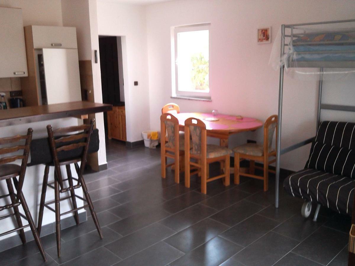 Ferienwohnung-Apartment Bootsliegeplatz Nach Anfrage ポヴリャナ エクステリア 写真